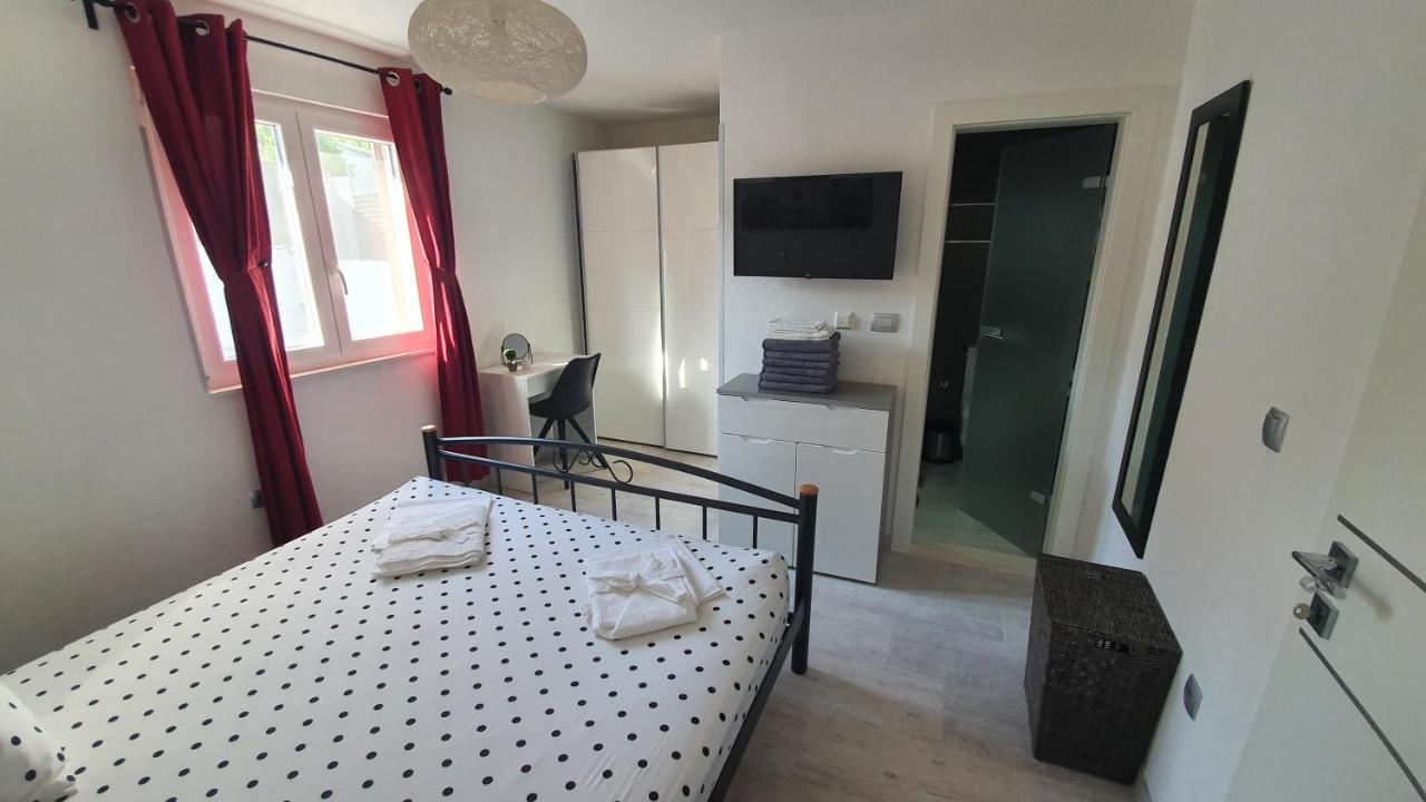 Villa Fides With Private Pool, Garden And Sea View Kaštel Novi Zewnętrze zdjęcie