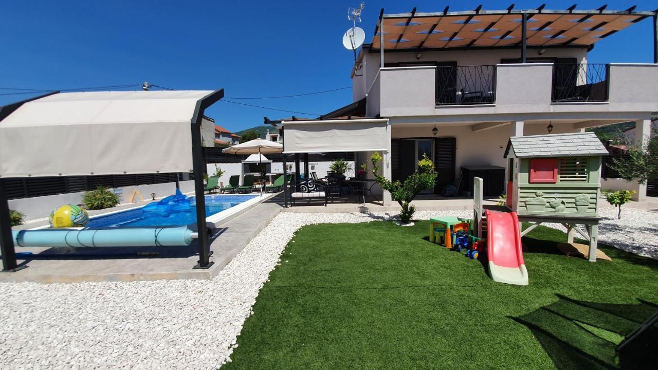Villa Fides With Private Pool, Garden And Sea View Kaštel Novi Zewnętrze zdjęcie