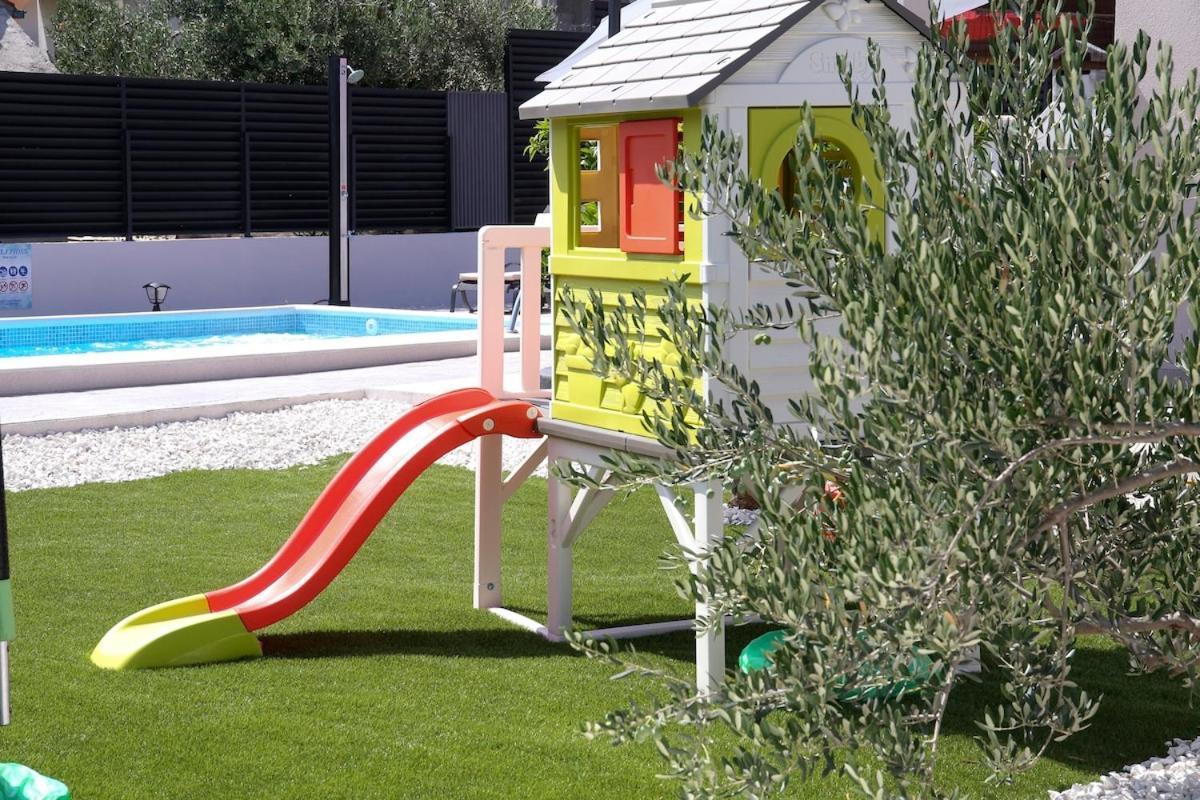 Villa Fides With Private Pool, Garden And Sea View Kaštel Novi Zewnętrze zdjęcie