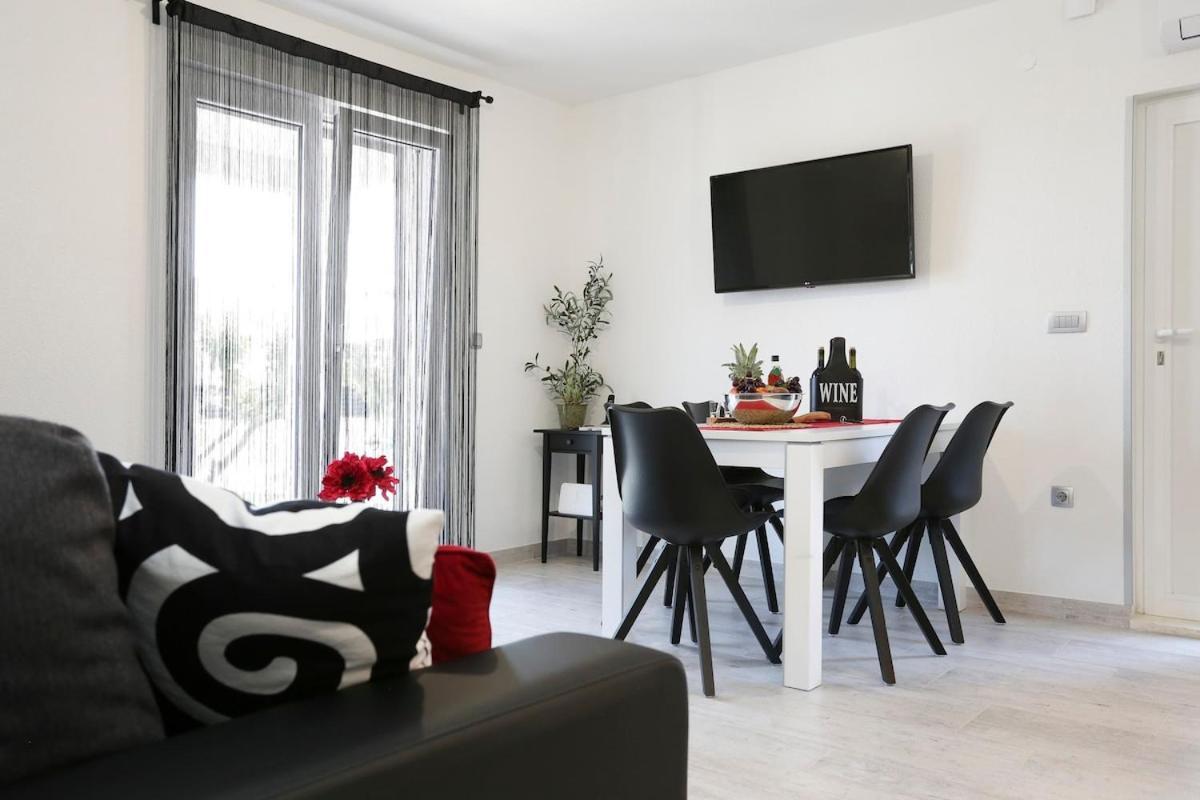 Villa Fides With Private Pool, Garden And Sea View Kaštel Novi Zewnętrze zdjęcie