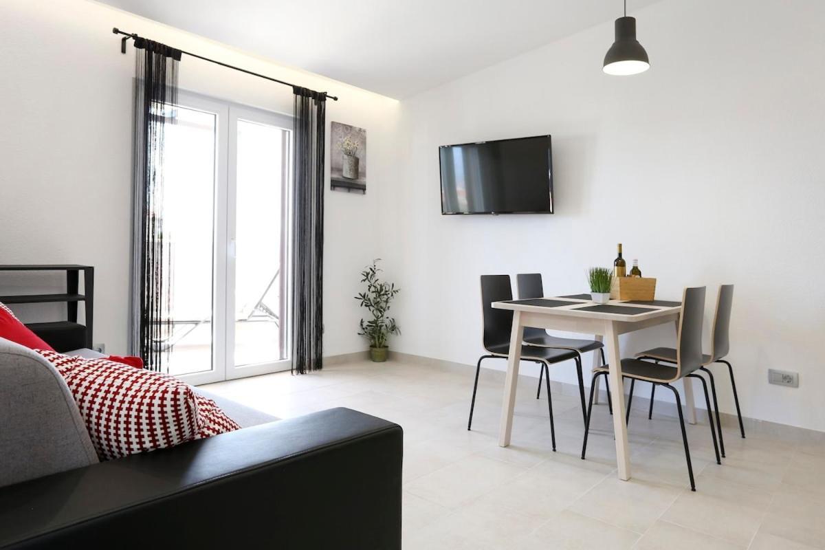 Villa Fides With Private Pool, Garden And Sea View Kaštel Novi Zewnętrze zdjęcie
